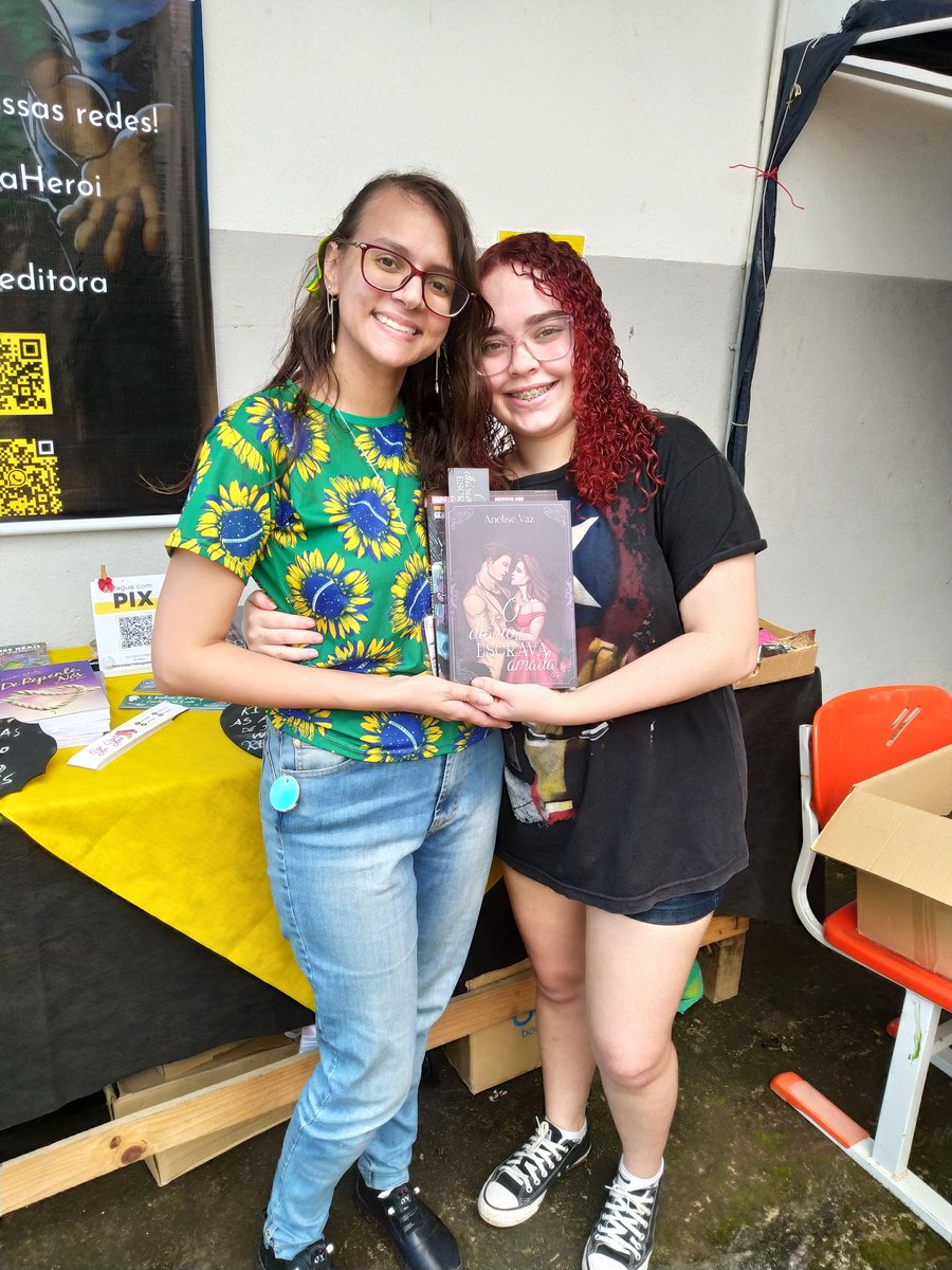 EditoraHeroi's tweet photo. 🌻 Fechando a pequena maratona de fotos referentes aos eventos que participamos na última semana... Na quarta, participamos novamente do Feirão Nacional do Lar Fabiano de Cristo, dessa vez na unidade de Francisco de Assis. Novamente trazendo nossos livros e um bazar de livros. https://t.co/zgKnokhHdQ