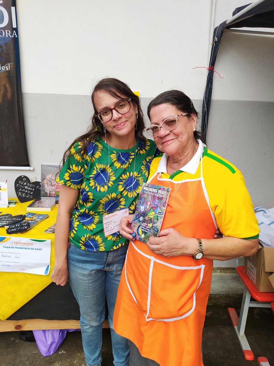 EditoraHeroi's tweet photo. 🌻 Fechando a pequena maratona de fotos referentes aos eventos que participamos na última semana... Na quarta, participamos novamente do Feirão Nacional do Lar Fabiano de Cristo, dessa vez na unidade de Francisco de Assis. Novamente trazendo nossos livros e um bazar de livros. https://t.co/zgKnokhHdQ