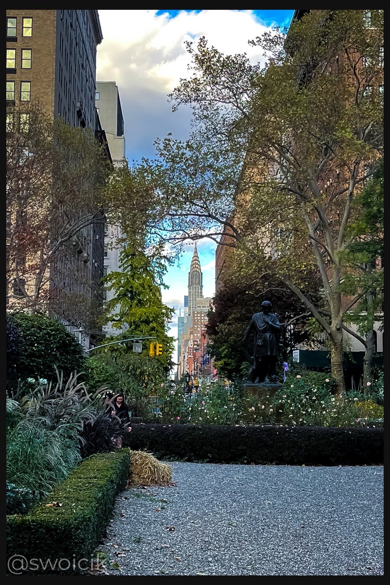 swoicik's tweet photo. Today's Photo: Park Frame

Taken today while walking around the city. Captured on an iPhone 13 mini.

#photography #nyc https://t.co/A30aIqSKLc