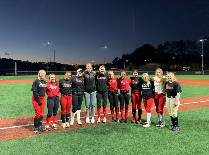 BhamVipers2026's tweet photo. Thank you to @MontanaFouts for taking the time to take a pic and talk with these girls! https://t.co/kWW0aIOJxm