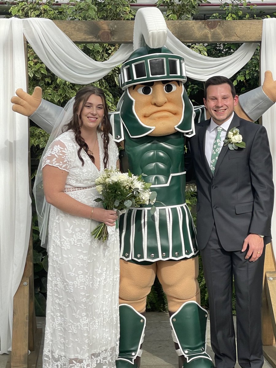 dinampayne's tweet photo. Just wanted to thank @TheRealSparty for being the best surprise ring bearer at my daughters wedding. Go Green! https://t.co/peEaNNllt7