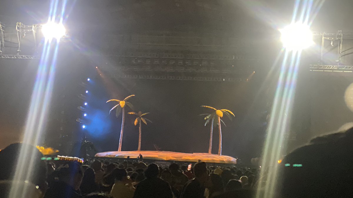 Ejotadice's tweet photo. Esperando a Benito.. 🐰🏖👍🏻
#BadBunnyperu https://t.co/OWzZAZYgUX
