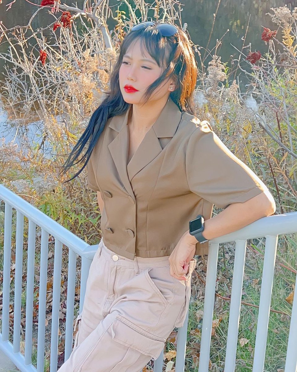 ysinfluencers's tweet photo. Look at how classy I am💋
IG: qnn.jen
🔎1102572165 | Elbow-Sleeve Double-Breasted Blazer + Bandeau
🔎1106746654 | Plain Straight Leg Cargo Pants
#YesStyle #YesStyleInfluencers #falllook https://t.co/saTmJbwazD