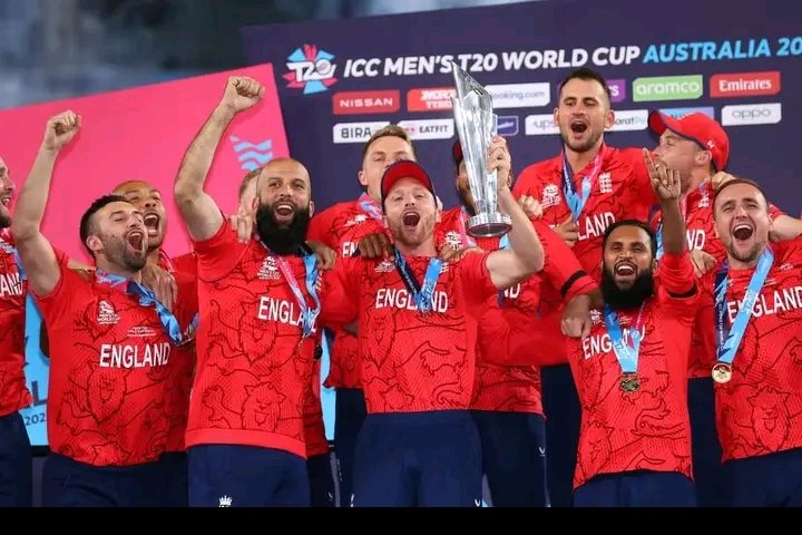 YOUDO20466410's tweet photo. England win by final match T20 World Cup 2022 celebration #PAKvENG #EngvsPak #ShaheenShahAfridi https://t.co/jMjU7ipoMD