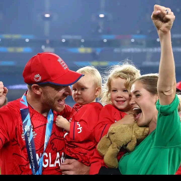 YOUDO20466410's tweet photo. England win by final match T20 World Cup 2022 celebration #PAKvENG #EngvsPak #ShaheenShahAfridi https://t.co/jMjU7ipoMD