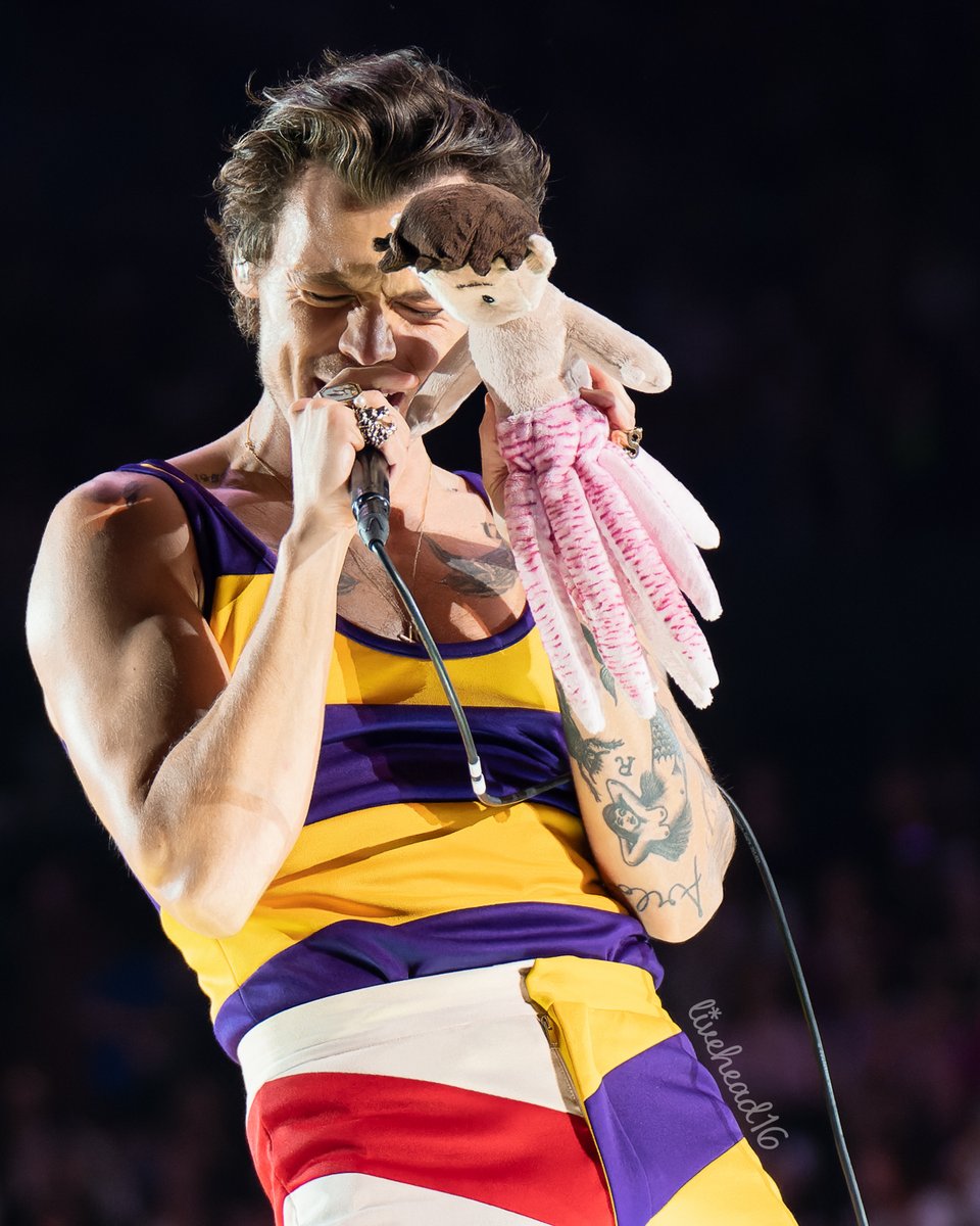 livehead16's tweet photo. Harry Styles, Los Angeles N10 11/12/22

Please credit if reposted.
#HSLOT #HSLOTLA #LoveOnTour #LoveOnTourLosAngeles #harrypalooza #KiaForumIsHarrysHouse #ARIASHARRYSTYLES #squidrry https://t.co/6vb7LLrY8H