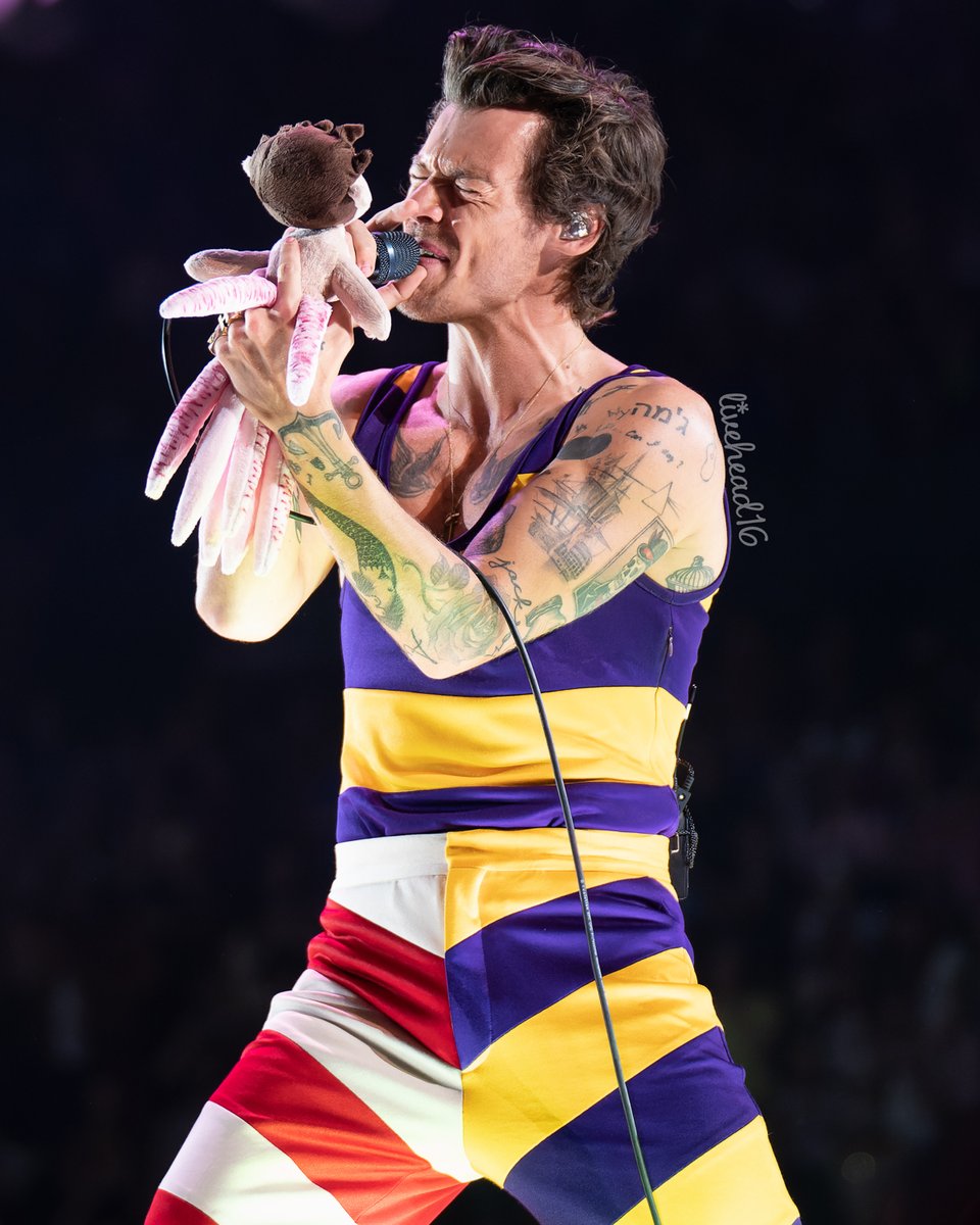 livehead16's tweet photo. Harry Styles, Los Angeles N10 11/12/22

Please credit if reposted.
#HSLOT #HSLOTLA #LoveOnTour #LoveOnTourLosAngeles #harrypalooza #KiaForumIsHarrysHouse #ARIASHARRYSTYLES #squidrry https://t.co/6vb7LLrY8H