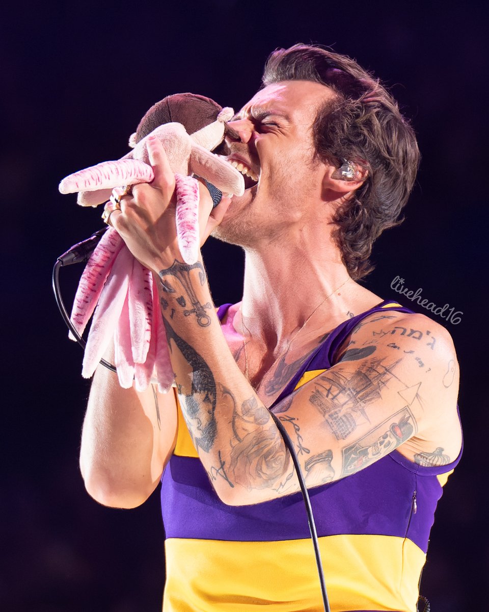 livehead16's tweet photo. Harry Styles, Los Angeles N10 11/12/22

Please credit if reposted.
#HSLOT #HSLOTLA #LoveOnTour #LoveOnTourLosAngeles #harrypalooza #KiaForumIsHarrysHouse #ARIASHARRYSTYLES #squidrry https://t.co/6vb7LLrY8H