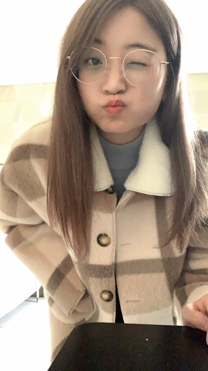 yevliii's tweet photo. New jacket 🧥☺️ A tad big but it’s alright~ #petitewoman #newjacket #Iparkmall #Koreatrip https://t.co/fSzc0uPxVv