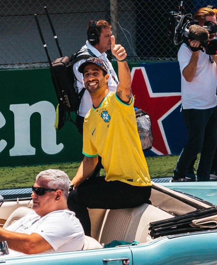 fofocaspaddock's tweet photo. acervo pilotos com a camisa do brasil https://t.co/feqmiMfcw1