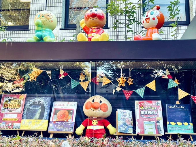 フレーベル館はとても可愛い。(アンパンマンのぬいぐるみの隣に注目!『家守神③』があるぞ) 