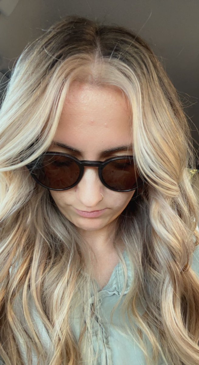 Jess_GoWithIt_'s tweet photo. Almost up to the level of blonde I’ve been wanting! So obsessed with this https://t.co/rRHNRMIJrK