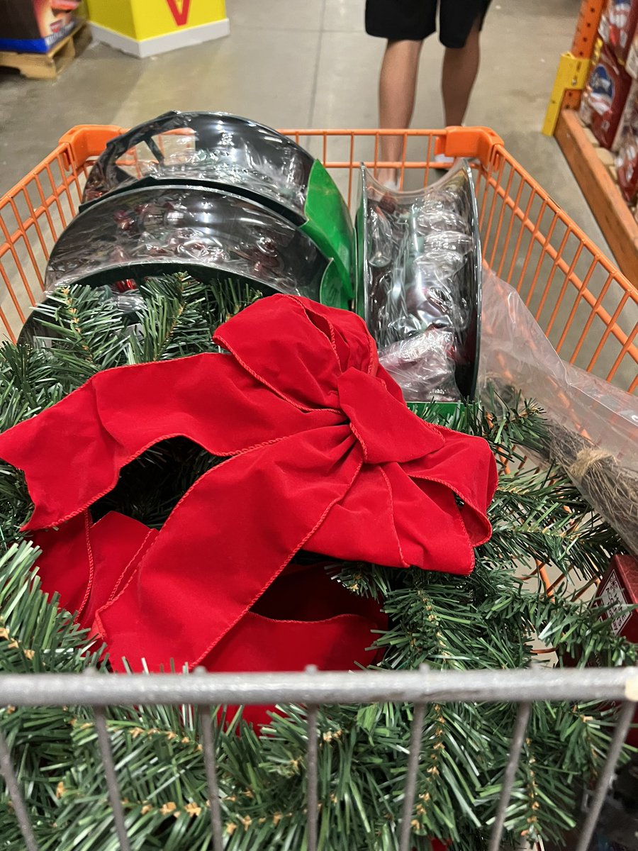 Thankful for trips to <a href="/HomeDepot/">The Home Depot</a> to make our home festive for Christmas! #RHS30daysofgratitude <a href="/RRCounselors/">RHS Counselors</a>