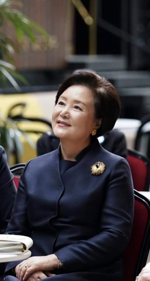 울  쑤기   여사님   낼  생신  축하드려요 ..

건강하세요  ~~~~~