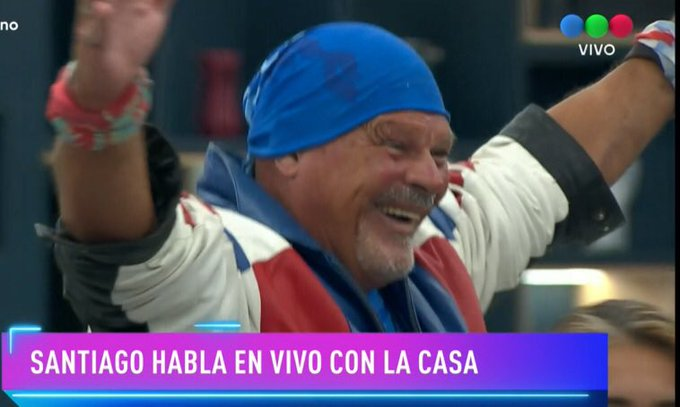 xmilianx_'s tweet photo. La sonrisa de Gardel
Ilumina la ciudad https://t.co/hV7b9mAuxS