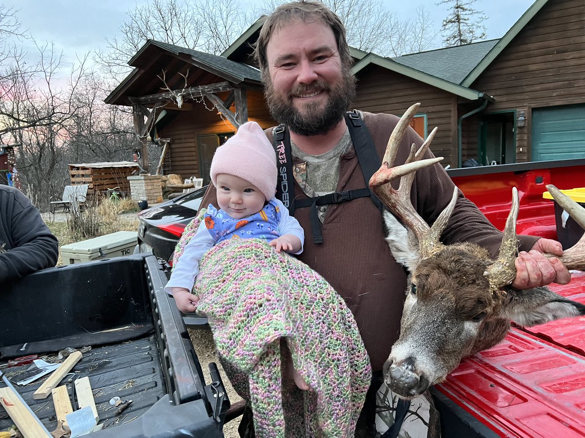 Komp_Mike's tweet photo. Bow hunting is a grind. When things come together it is incredible! So thankful for the opportunity to harvest this big ole bruiser! https://t.co/IXbpBHgwhc