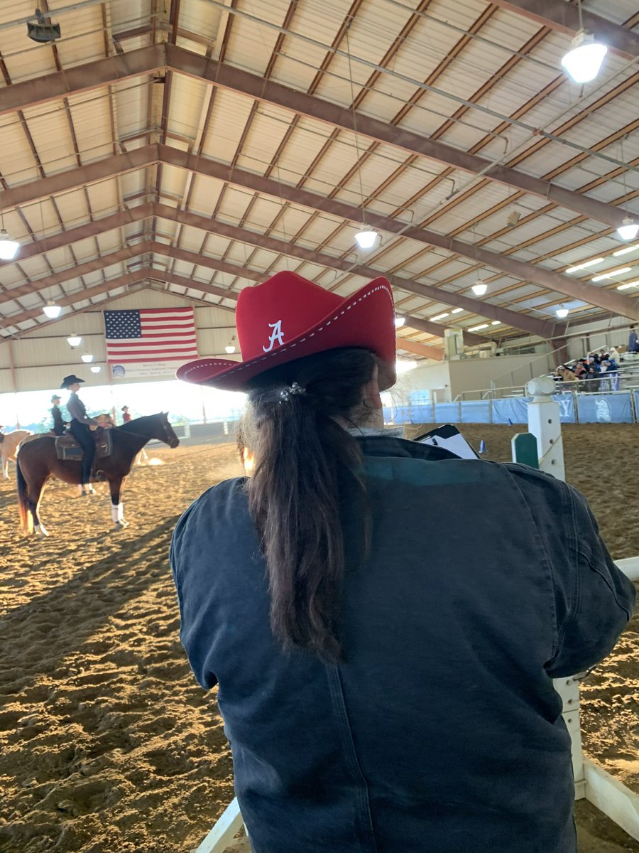 echristie19's tweet photo. Pretty sure I have the best coach hat in IHSA💁🏻‍♀️ https://t.co/hYx8z4Jyja