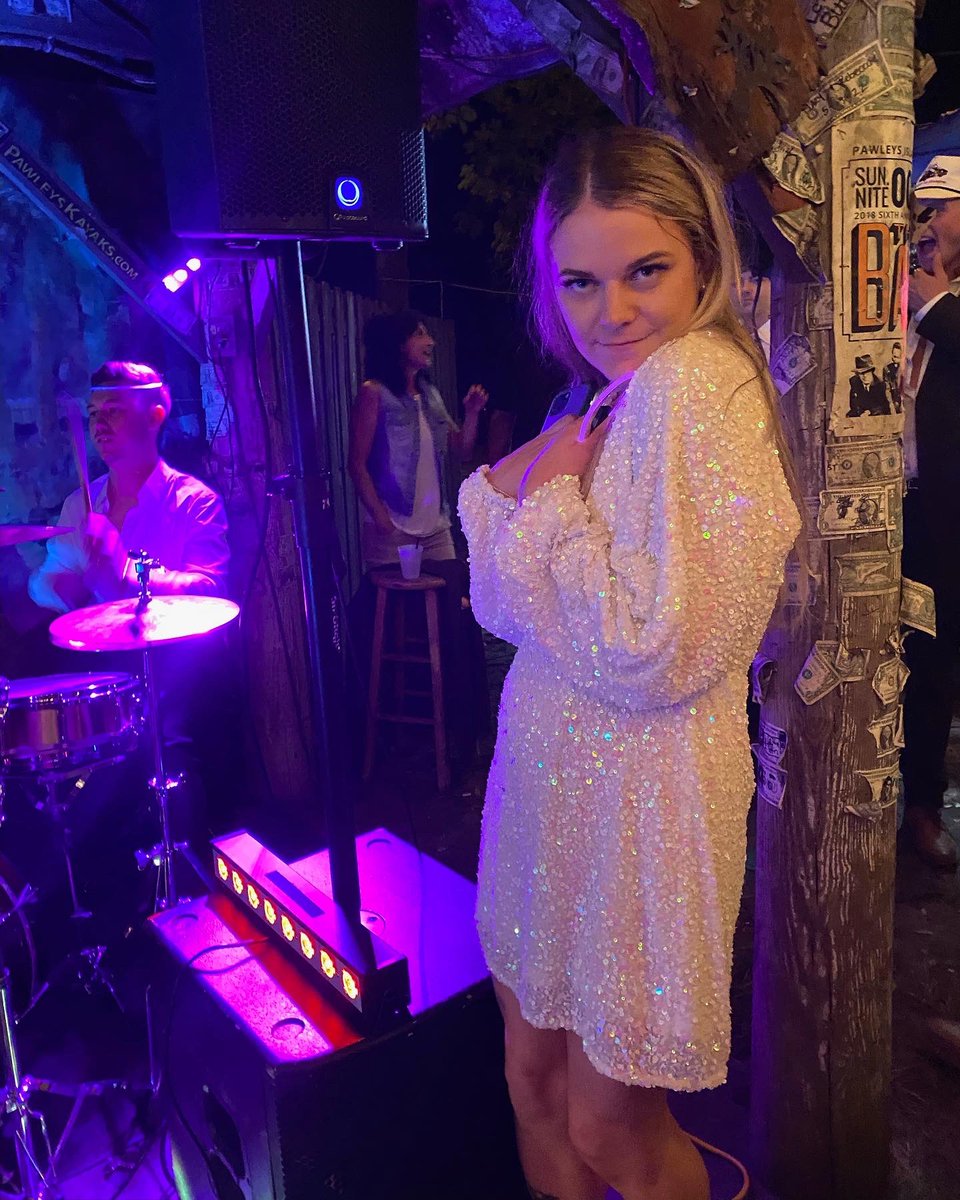 trey_lilly's tweet photo. Can’t wait to spend some time away with this hottie. Friday can’t come soon enough, I’m already on island time 🌴🇯🇲 https://t.co/o8z8J1nSwx