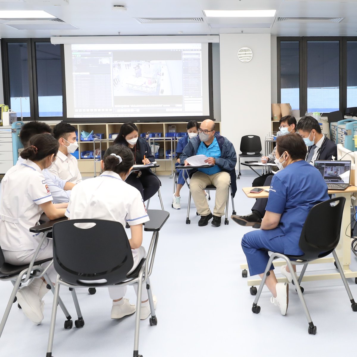 Four #interprofessional teams from @hkumed & @hkuson advanced to the final of the Ares Leung #Clinical Skills Competition. They collaborated to handle #emergencies in the ward mimicking real-life #scenarios. #Debriefing was given for continuous learning. Result announcement soon.
