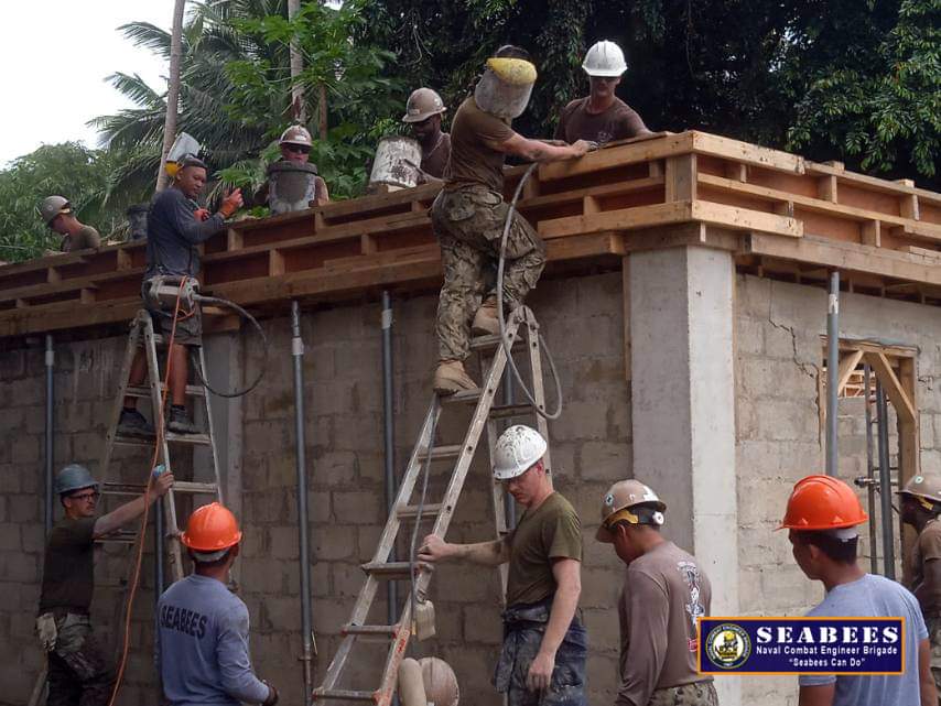 Philippine_Navy's tweet photo. STRONGER TOGETHER | @Philippine_Navy-@USNavy #Seabees, @USMC &amp; @BritishArmy Engineers inaugurates schoolbuilding in #Palawan

👉: https://t.co/lCabSQSSwg

#StrongerTogether 
#WeBuildWeFight 
#ProtectingtheSeasSecuringOurFuture
#ModernandMultiCapablePHNavy 
#AFPyoucanTRUST https://t.co/Wbb0XI2L5K