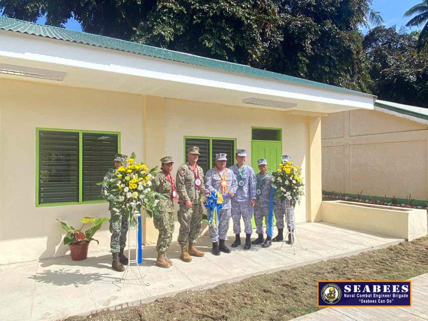 Philippine_Navy's tweet photo. STRONGER TOGETHER | @Philippine_Navy-@USNavy #Seabees, @USMC &amp; @BritishArmy Engineers inaugurates schoolbuilding in #Palawan

👉: https://t.co/lCabSQSSwg

#StrongerTogether 
#WeBuildWeFight 
#ProtectingtheSeasSecuringOurFuture
#ModernandMultiCapablePHNavy 
#AFPyoucanTRUST https://t.co/Wbb0XI2L5K