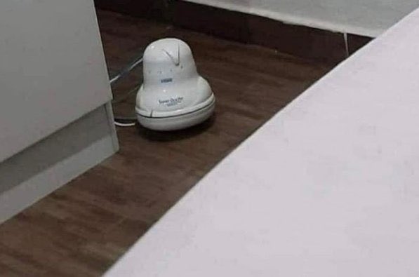NazareAmarga's tweet photo. O chuveiro indo buscar meu namorado depois de 3 dias sem tomar banho kkkkkkkkk https://t.co/YtOfVnhsKn