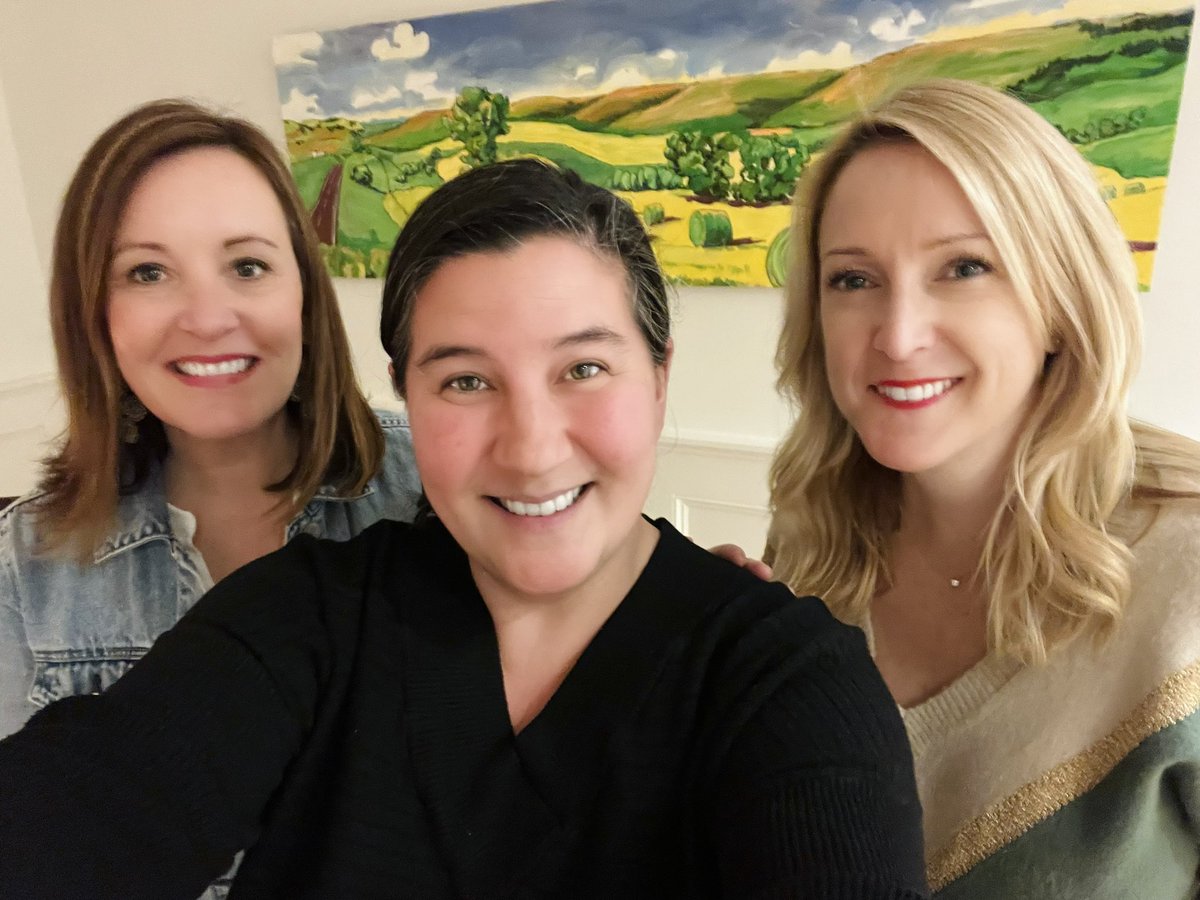 rochellenguyen's tweet photo. I spent the Friendsgiving weekend telling these amazing @univpugetsound alumni about another alumni @KendraBertschy! So excited. She will make an incredible Judge! #ups #alwaysalogger #pugetsound https://t.co/cWTMdrVg2x
