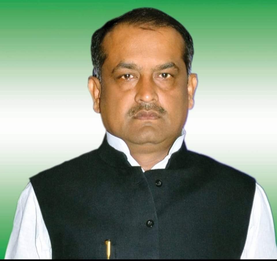 LalanSingh_1's tweet photo. कुढ़नी विधानसभा उप-चुनाव में महागठबंधन समर्थित जदयू प्रत्याशी श्री मनोज कुशवाहा जी के नामांकन कार्यक्रम में आज शामिल रहूंगा।

मतदाता मालिकों व #महागठबंधन के सभी समर्पित साथियों से नामांकन कार्यक्रम में आकर सुयोग्य प्रत्याशी को विजयश्री का आशीर्वाद देने की अपील करता हूं  🙏 https://t.co/U7bAekXbjT