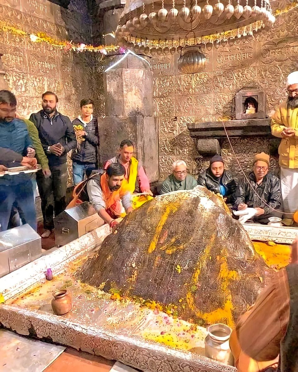 desi_thug1's tweet photo. 12 Divya Jyotirlinga of Mahadev that every Hindu must visit once in our life

1. Shree Kedarnath Jyotirlinga https://t.co/PLqRbX5Yog