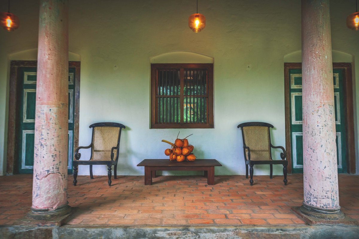 S_MorningLight's tweet photo. IN THE VERNACULAR
Traditional #SriLankan #veranda in late #19CE style incorporates some European touches (the latter most obvious in the #Tuscancolumns). #Kosgoda, Dec 2019. More@ https://t.co/wdZdv9D5ZP
#architecturalphotography #travelphotography #SriLankanhouse #tropicalliving https://t.co/GBYyzfnDvC