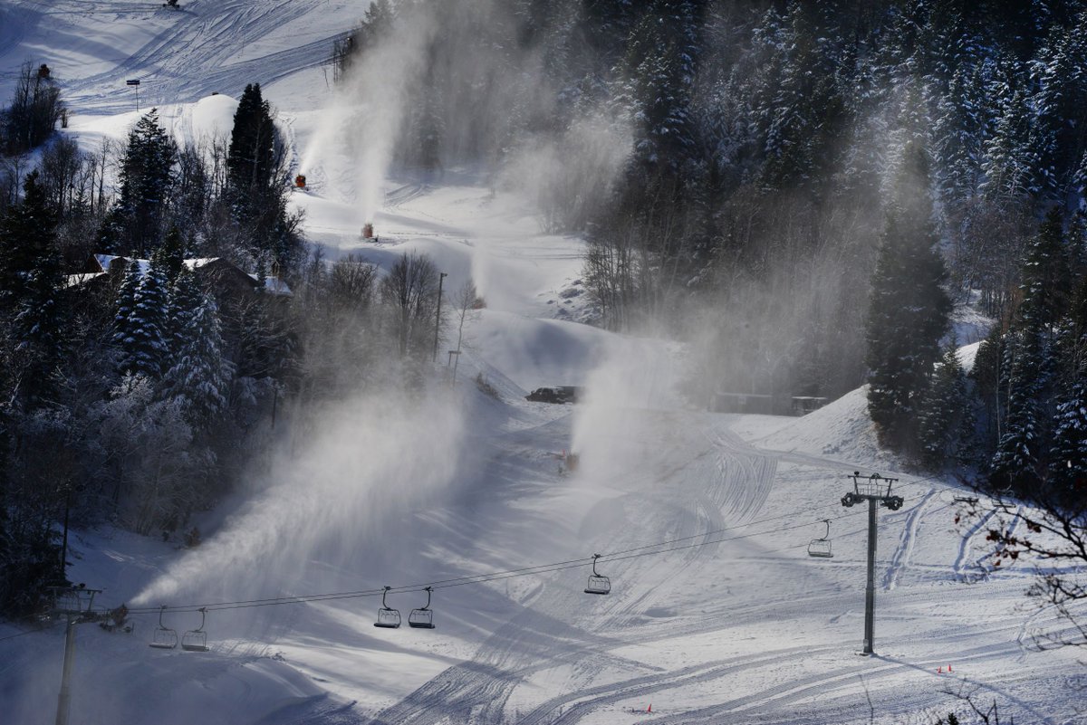 workingitoutnow's tweet image. A beautiful snowy sunrise on the #AlpineLoop by @SundanceResort  this morning. #sunrise #snow #mountains #morninglight #winter #photography #utahisbeautiful #weather #exploreutahvalley #provo #nature #utahisrad #beUTAHful #utahvibes #snowvibes #hiking #trailpix