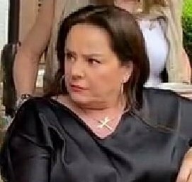 mtsscvs's tweet photo. Fernanda dentro de la botarga escuchando las apuestas de los investigadores: https://t.co/rdEQXkWemZ