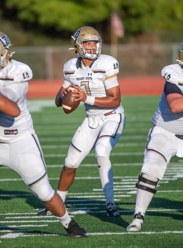 _BraxtonThomas's tweet photo. Full Junior Season Highlights https://t.co/CCqk0S2mmZ @TheNateGill @Coach_Mac70 @Coach_Melendo @DVThunderFB @ZachAlvira @JUSTCHILLY @azc_obert @donovanjmcnabb @gridironjrj @MarkMcMillian29 AGTG🙏🏽 https://t.co/9h9xmAiBWJ