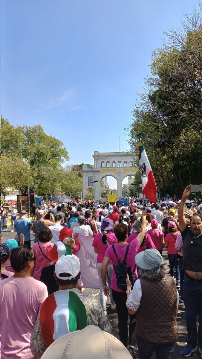 BisnietAhuizote's tweet photo. @lopezobrador_ , hoy salimos unidos en distintas entidades del país a decirte, ¡qué ya nos tienes hasta la marcha!
#ElINENoSeToca
#MarchaINE
#YoDefiendoAllNE
#NoTeMetasConMiINE https://t.co/ZwvReVQRF3