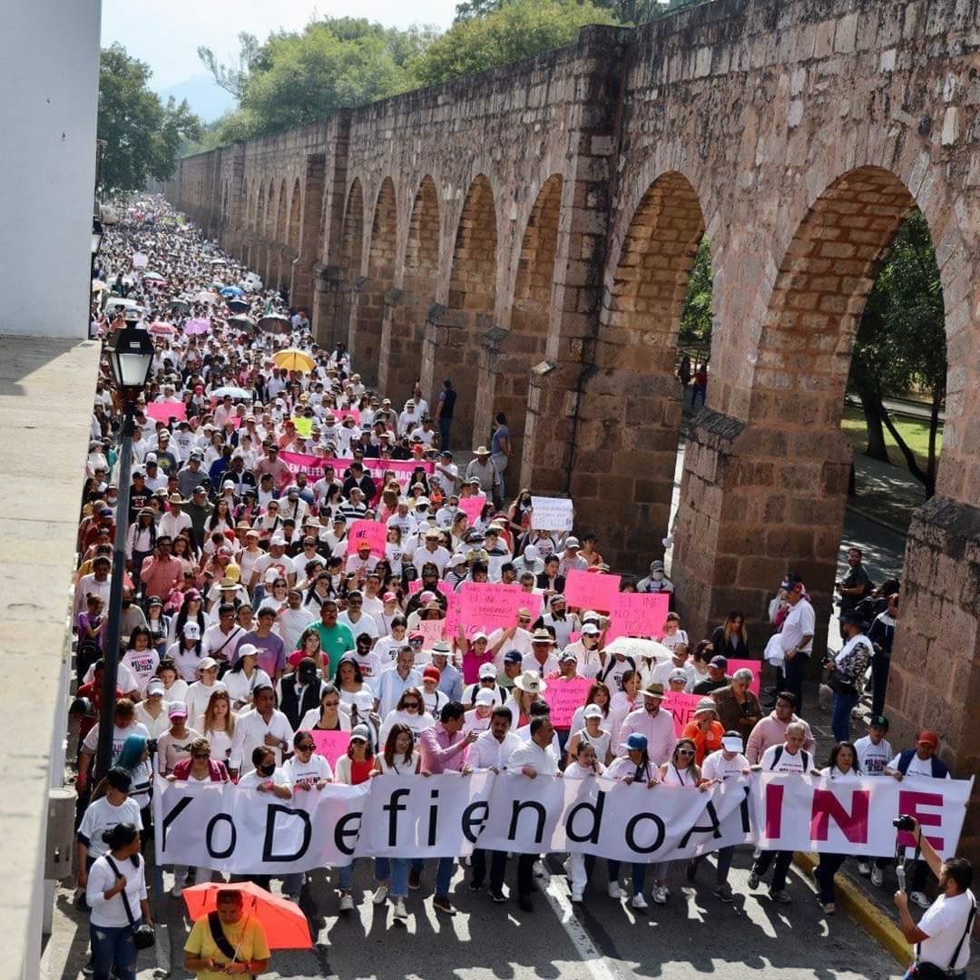 BisnietAhuizote's tweet photo. @lopezobrador_ , hoy salimos unidos en distintas entidades del país a decirte, ¡qué ya nos tienes hasta la marcha!
#ElINENoSeToca
#MarchaINE
#YoDefiendoAllNE
#NoTeMetasConMiINE https://t.co/ZwvReVQRF3