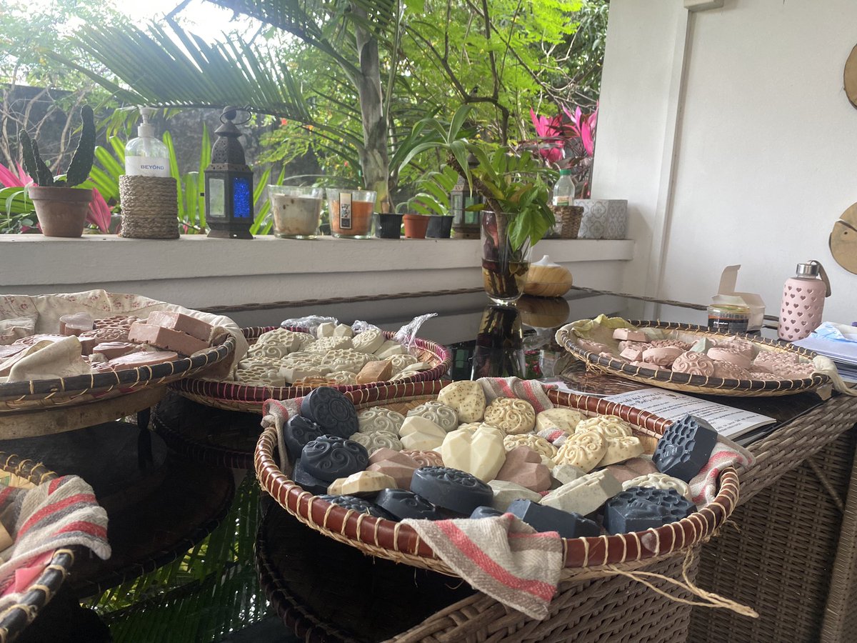 DG_ANPIComores's tweet photo. Petit tour du côté de chez #wutamu.
Objectif: faire le plein de ces merveilleux savons artisanaux aux couleurs, senteurs et vertus de nos îles #Comores; et surtout soutenir une entrepreneuse passionnée.
Produisons local. Consommons local.
#InvestInComoros #MadeInComoros #ANPI https://t.co/vhDoOJwNcq