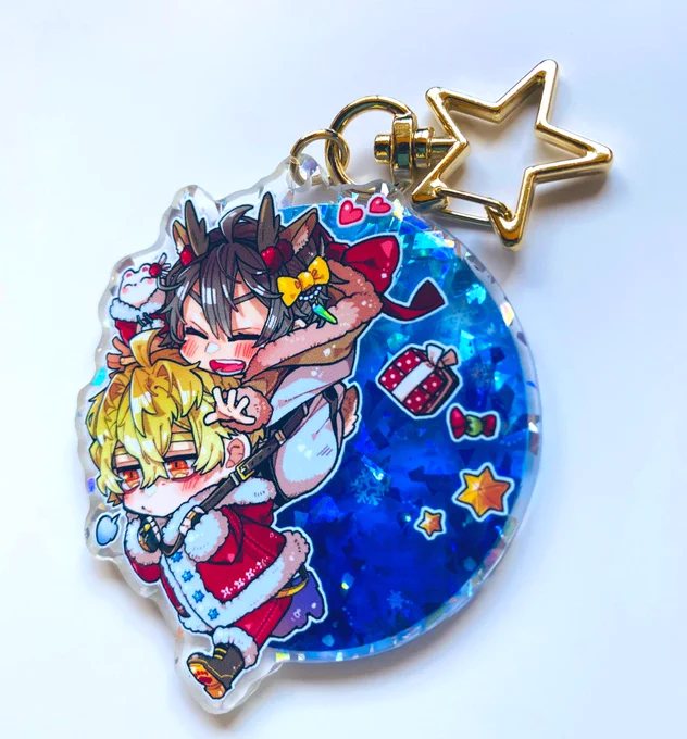 届いたーー!!!!!!表刷り印刷初めてだったけどきれい〜〜!!ギラギラの板なので透かしたり、角度変えるとまた印象が変わるのも良き良き!! 