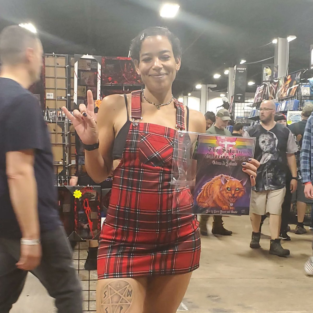 LenoxArtist's tweet image. Wonderful to meet new friends, and see some old ones too at @MonsterManiaCon this weekend at @PhillyExpoOaks
#lordsofthecosmos #sataniccoloringbook