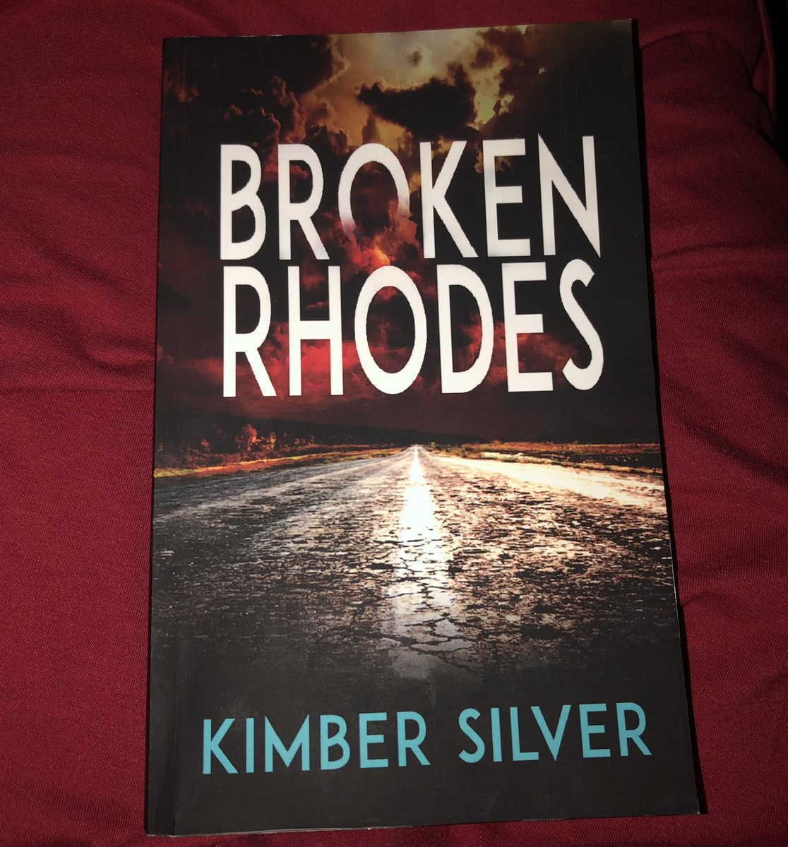 The flirty banter and chemistry between Sheriff Lincoln and Kinsley had me hooked from the start. Then the murder investigation and family secrets just kept me immersed and engaged right to the end! A real satisfying read. #JustRead ❤️📖 <a href="/kimber_silver21/">Kimber Silver</a> #BrokenRhodes