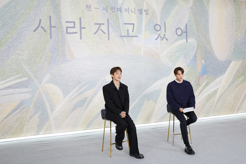 kvibe_yonhap's tweet photo. Check it out guys, #Exo's #Kai participated as a host of the #Exo #Chen's media showcase for his third solo album "#Lastscene" 

#카이 #첸 #사라지고있어 #comeback 

click the link below to see more photos

https://t.co/lIrj9JjiRt https://t.co/BauqCTwbAq