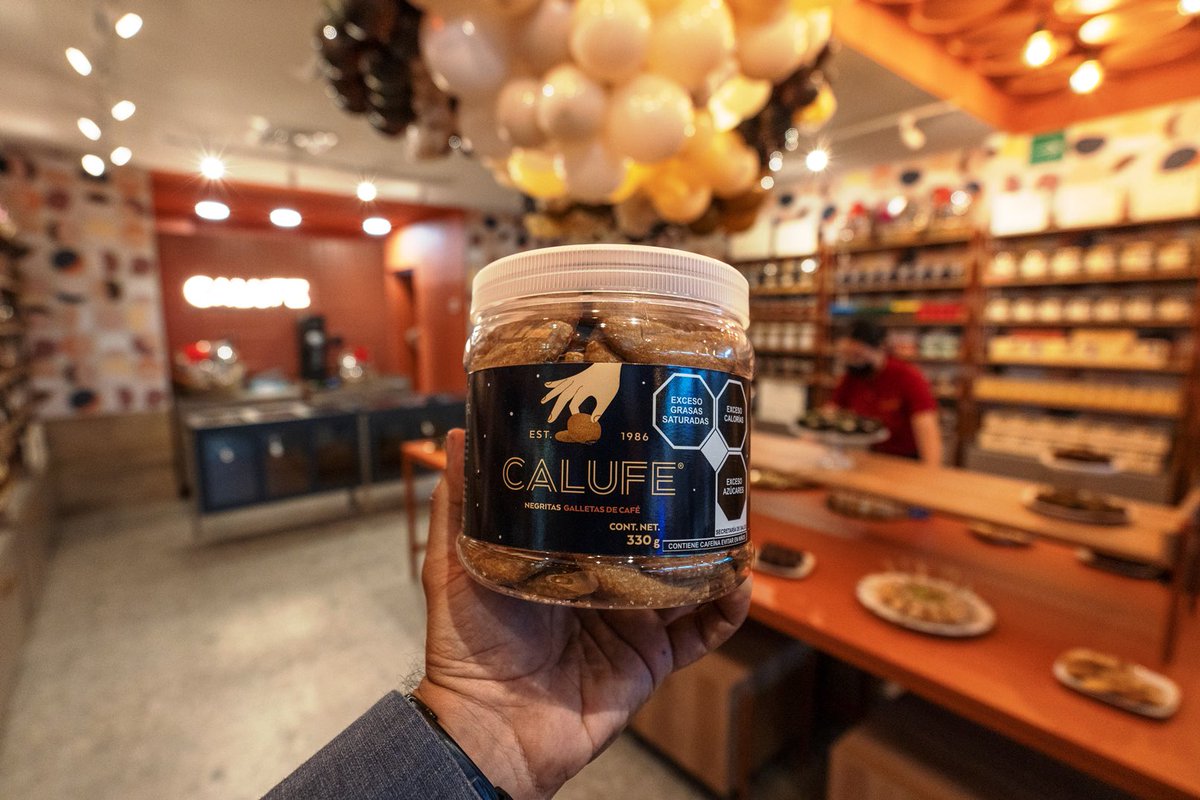 Nuestras galletas negritas de café, son una mezcla crujiente de ingredientes de primera calidad y el mejor café de la zona, espolvoreadas con azúcar… ¡listas para remojarlas en tu café!
#orizaba #cafe #café #compras #navidad #navidad2022 #galletas #comida #foodporn #design #shop