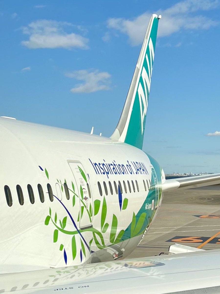 N787US's tweet photo. NH253 (HND→FUK)
B787-881(#JA874A)
#ANAGreenJet
国内線就航初便で福岡へ✈︎
※ANAのアップサイクルグッズ等
(ペンケース、ミニバック)は
昨日実施された、ANAGreenJetのJ874A見学ツアーで配布されたノベルティ。
#ANA #NH253 #HND #FUK #羽田 #福岡 #B787 https://t.co/PVjVXSsyfr