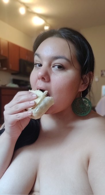 Me eating a sandwich after getting ghosted a lil while ago https://t.co/YNSQ67i8wN<a href="/tag/mvsales"class="tags"><span>#mvsales</span></a>