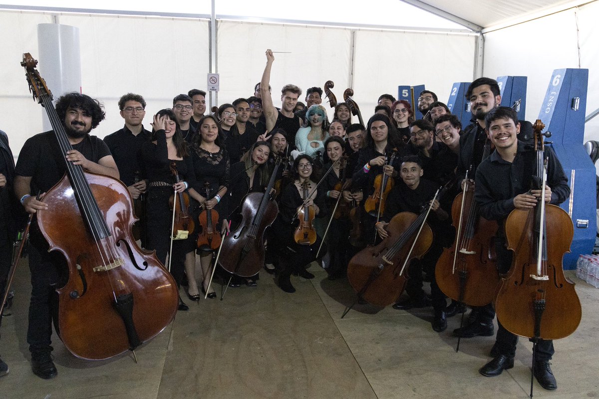 FOJIChile's tweet photo. 🎶 Sentimos una profunda admiración por nuestros músicas y músicos que hoy día tocaron junto con @bjork en @Primavera_STGO_ ¡Estuvieron increíbles! ✨ https://t.co/9a52KYrLkM