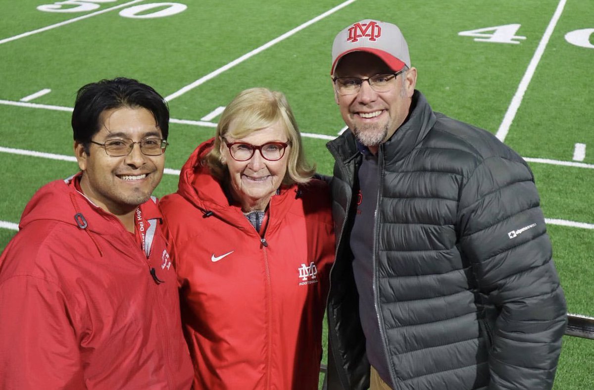 Materdeiband's tweet photo. #WeAreMD #HonorGloryLove #MaterDeiHighSchool #materdeimonarchs #instrumentalmusic #marchingband #materdeimarchingband #materdeiinstrumentalmusic #mdinstrumentalmusic #mdmarchingband https://t.co/D7umRliSOX
