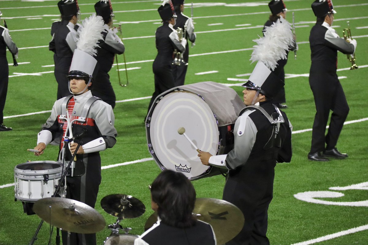 Materdeiband's tweet photo. #WeAreMD #HonorGloryLove #MaterDeiHighSchool #materdeimonarchs #instrumentalmusic #marchingband #materdeimarchingband #materdeiinstrumentalmusic #mdinstrumentalmusic #mdmarchingband https://t.co/hS3PLzmorL