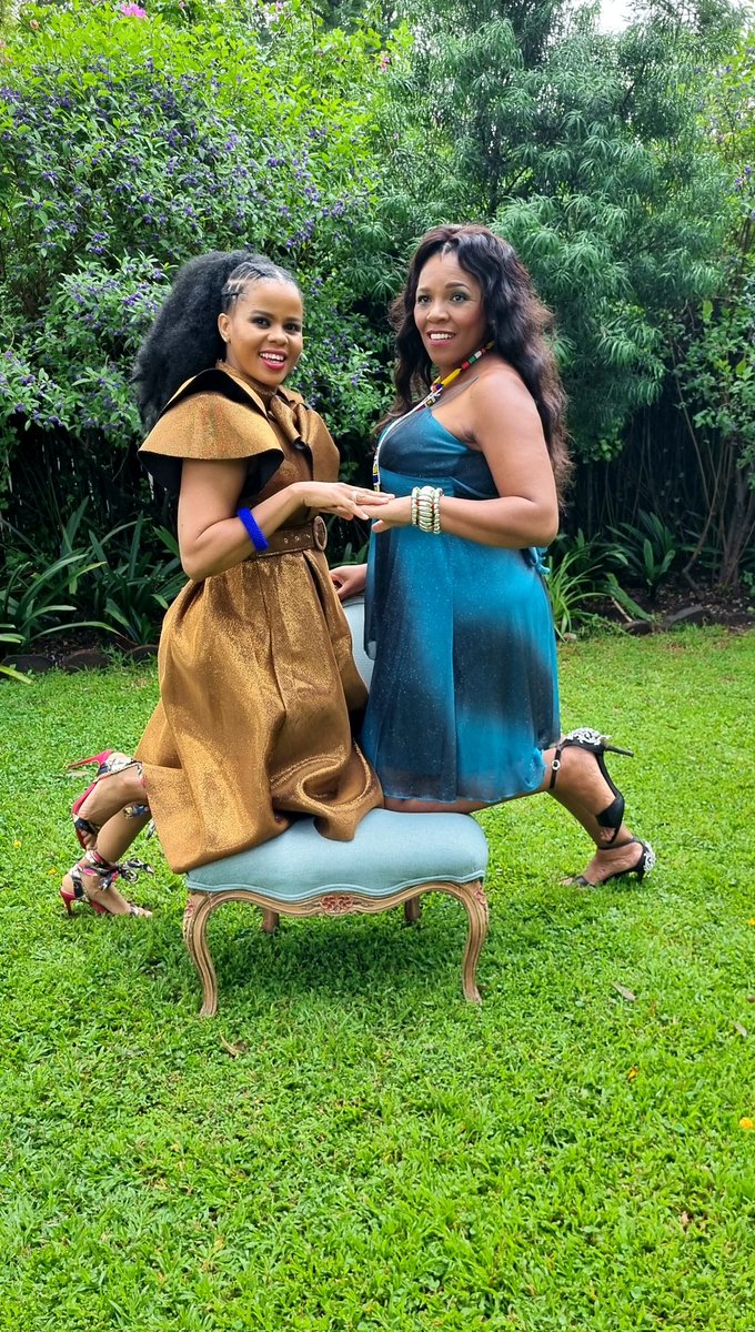bussaimathebula's tweet photo. Happy Monday 💃💃 

Nanti ihlelo lakho elinyulwe kuma @SARadioAwards iSivukile Breakfast Show 

Namhlanje i Team itjhoda ngo @RealDJ_Rvoonah uzoba nathi ksasa #RNB629 🔥✈️💖✈️

@Bathabilemaben9
@bussaimathebula

Umrhatjho yi @Ikwekwezi_FM 
Kukhanya Bha ☀️ https://t.co/UWFyDAg9eF