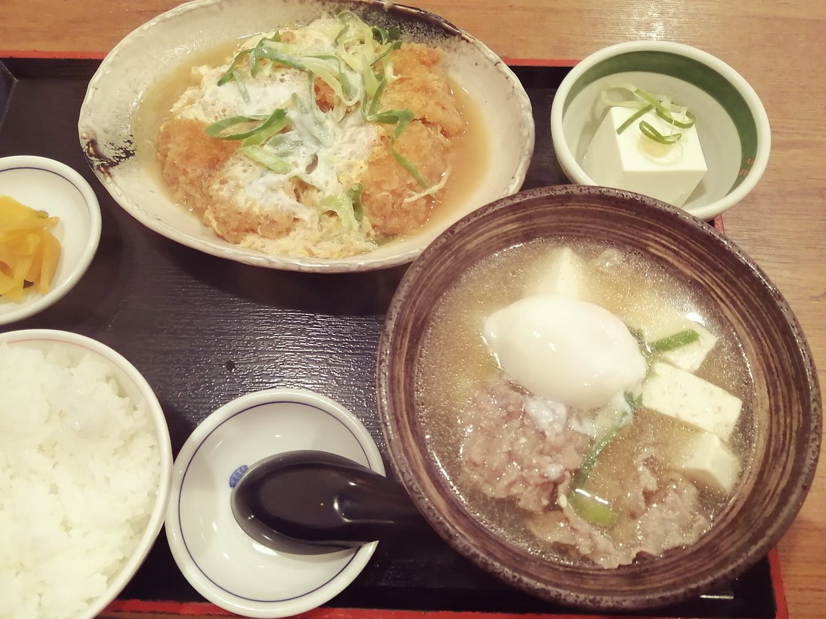 アップ忘れてて今頃ですが、昨日の は カツとじと肉吸い定食 玉子と豆腐がブッキングの組み合わせですが両方大好物なので問題なし！ カツがサクサクジューシーなチキンカツでした。大満足✨ごはん食べ過ぎた😄 ごちそうさまでした！また行こう✨