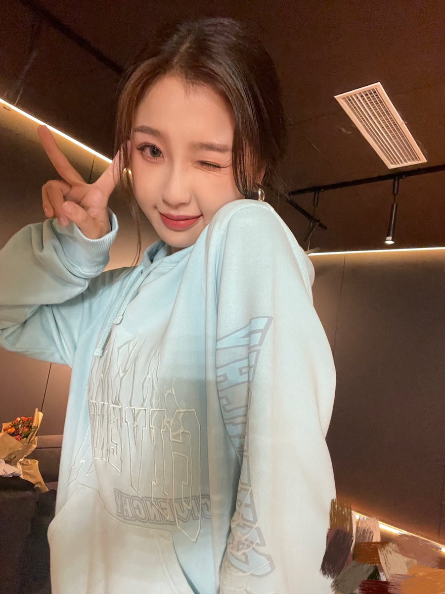 dramapotatoe's tweet photo. #EstherYu’s team shares recent snaps 

More - https://t.co/N7rZDLVx6X

#yushuxin https://t.co/WaDZ98pmCq