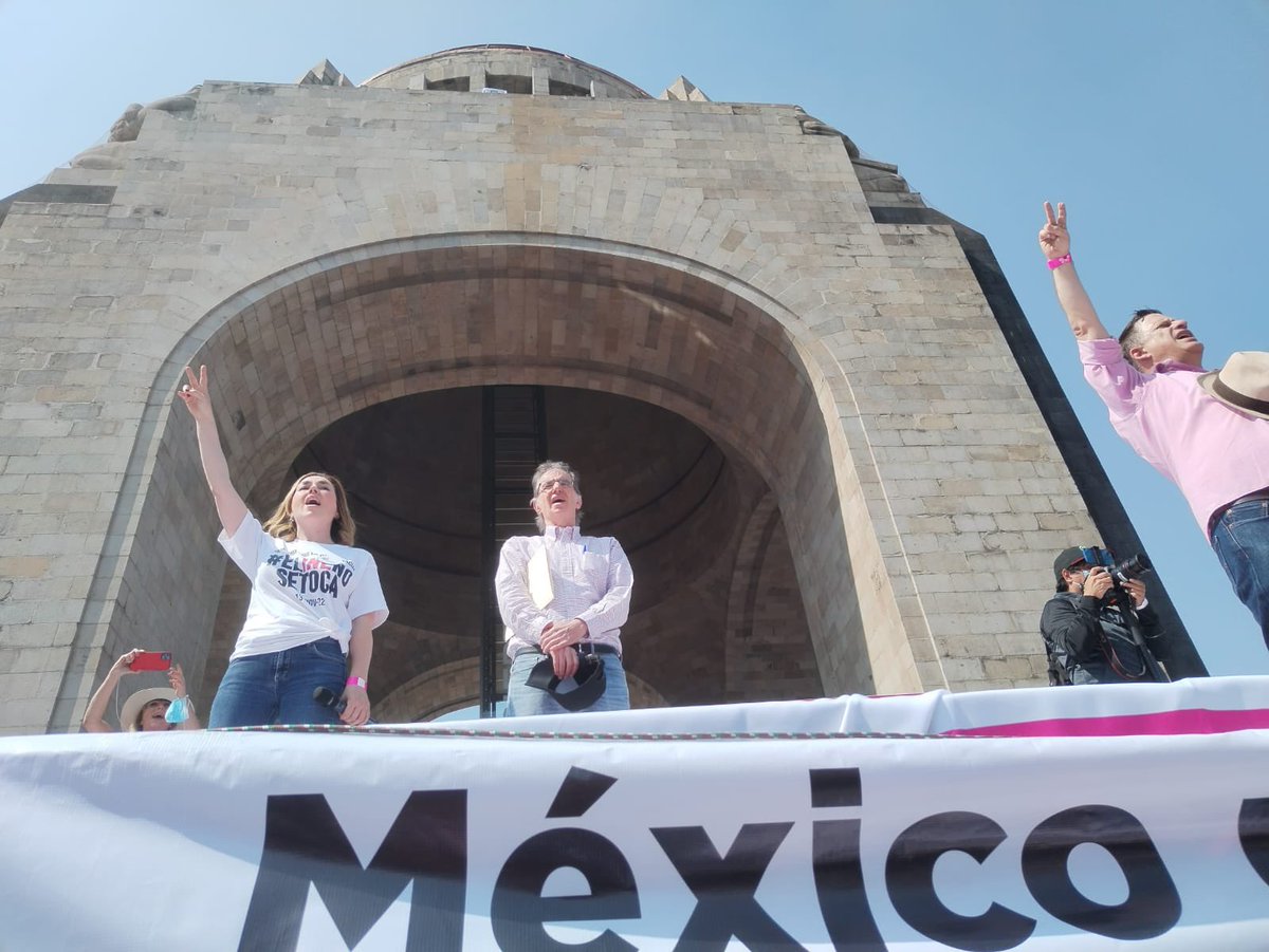 cecimg_'s tweet photo. @analucia_medina qué gran mujer! Me siento orgullosísima de ti y de todo tu trabajo, esfuerzo e inteligencia. ♥️ https://t.co/J24jfiYSJN